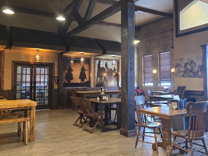 VAN'S BAR-B-Q interior